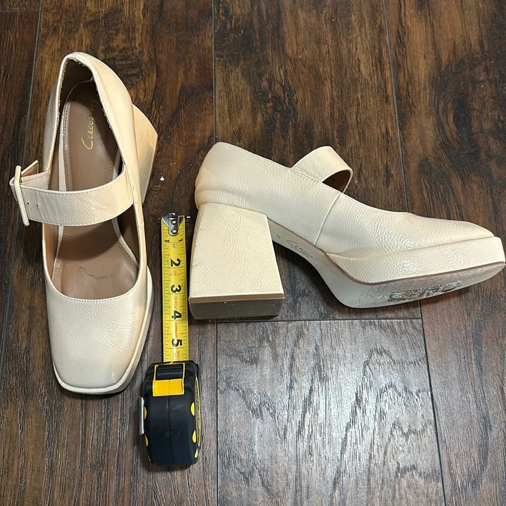 Circus by Sam Edelman step out