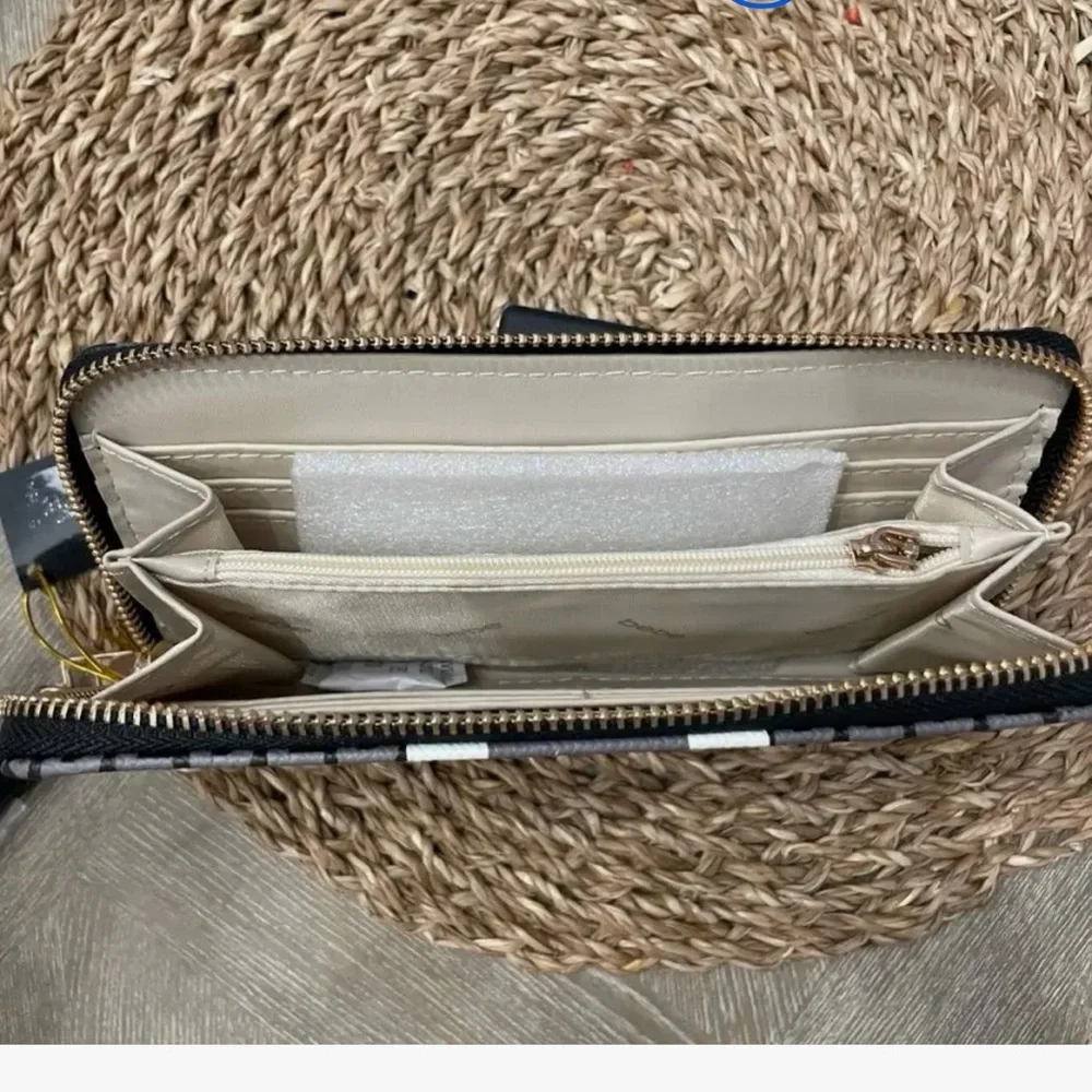 bebe chic wallet
