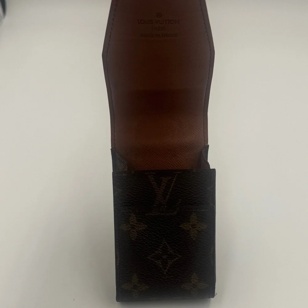 Louis Vuitton iconic lv