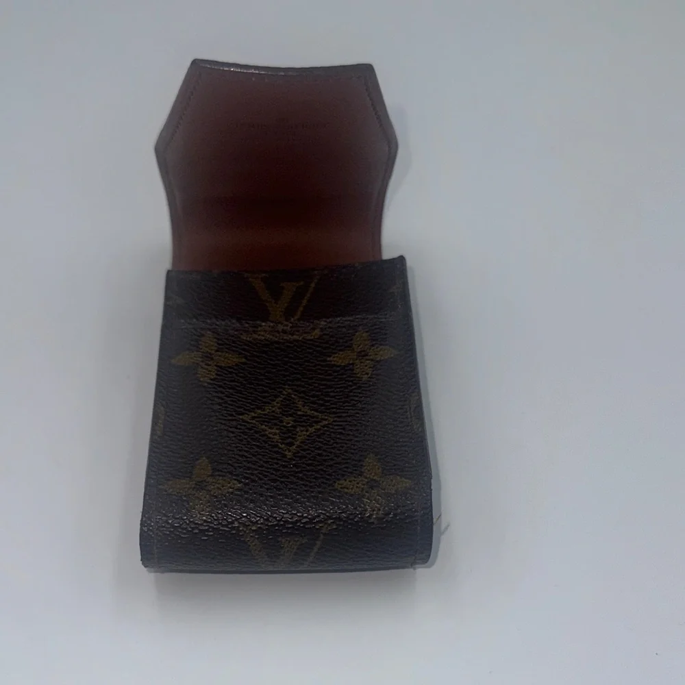Louis Vuitton iconic lv
