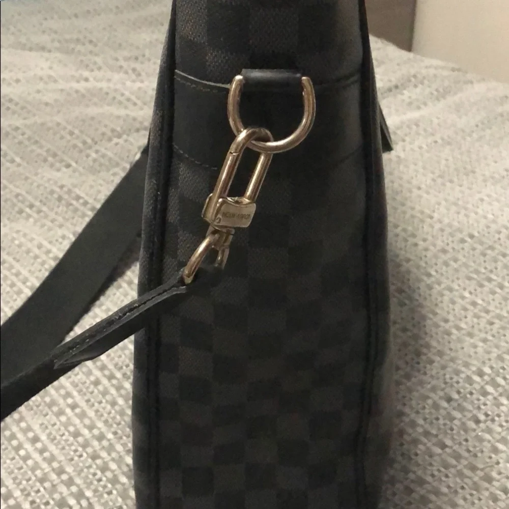 Louis Vuitton elegant louis