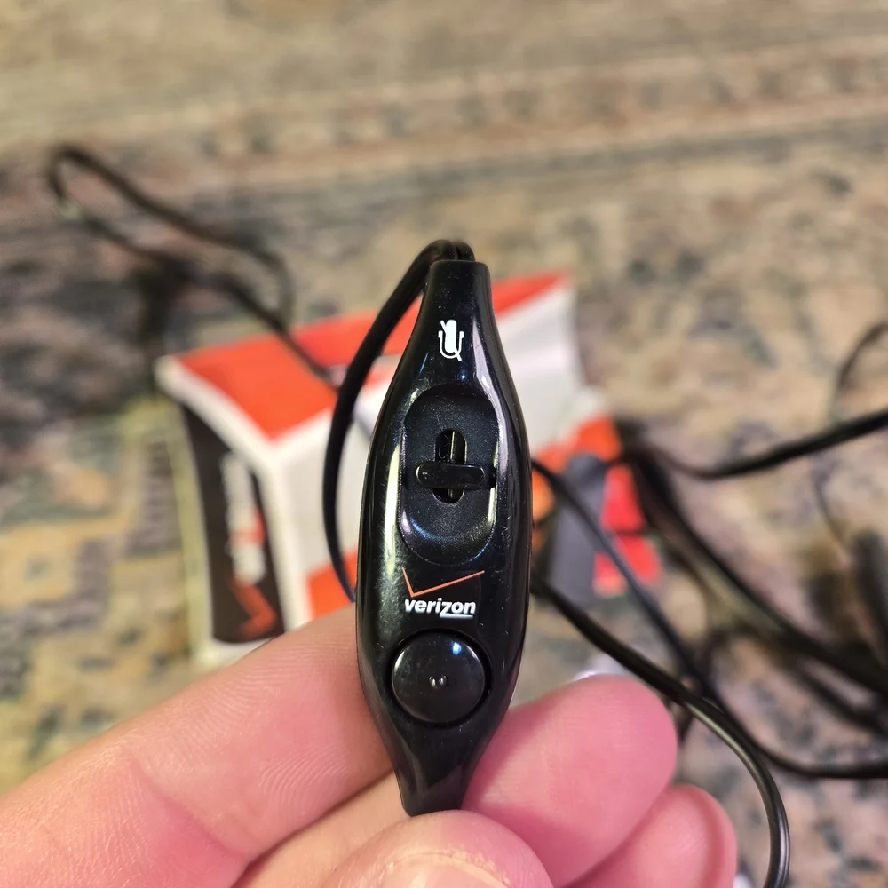 Verizon Wireless Headset Universal Model MX250MCAE~With CASE
