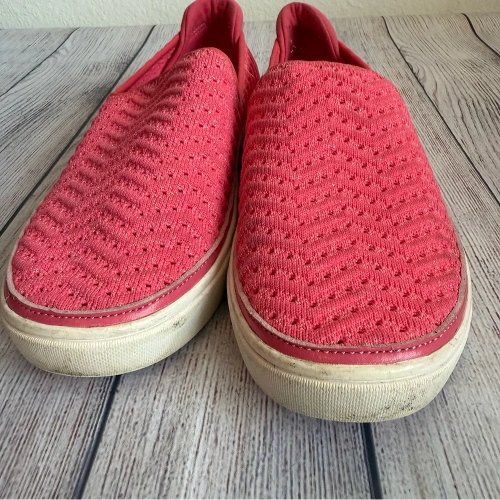 N/A ugg caplin