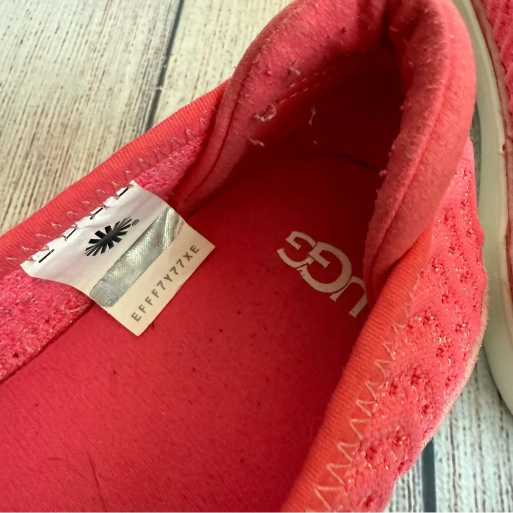 N/A ugg caplin