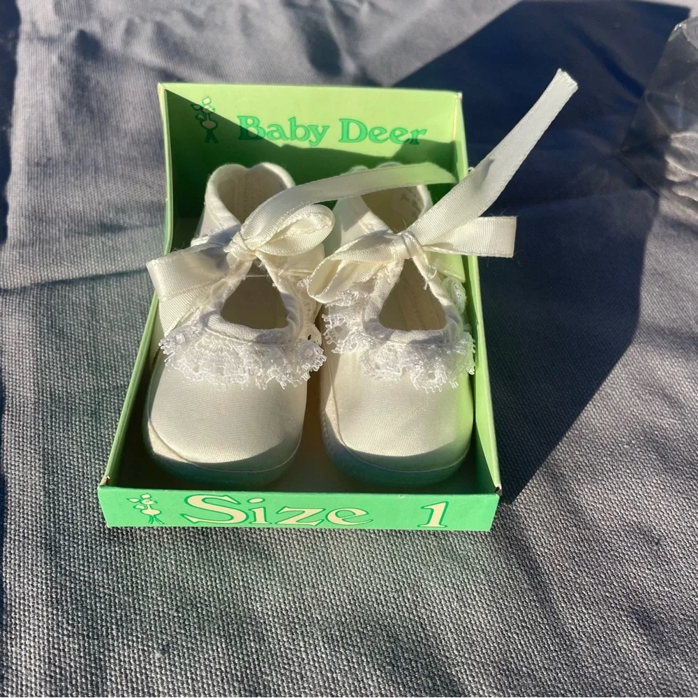 Vintage Baby Deer Shoes Off White Ruffle Satin Ribbon Size 1 Made in USA Infant