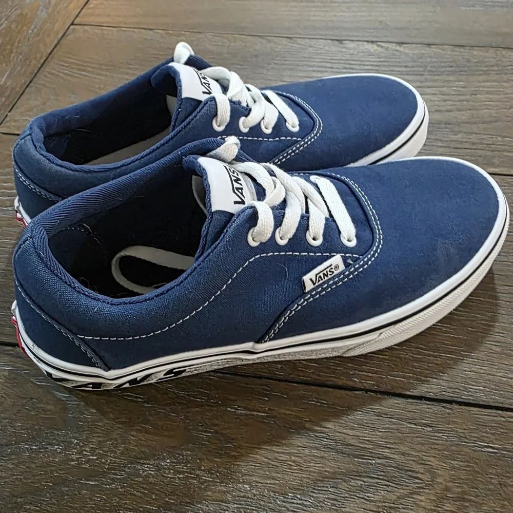 Vans Doheny Off the Wall Low Rise Sneaker, Youth Size 4, Women's Size 5.5