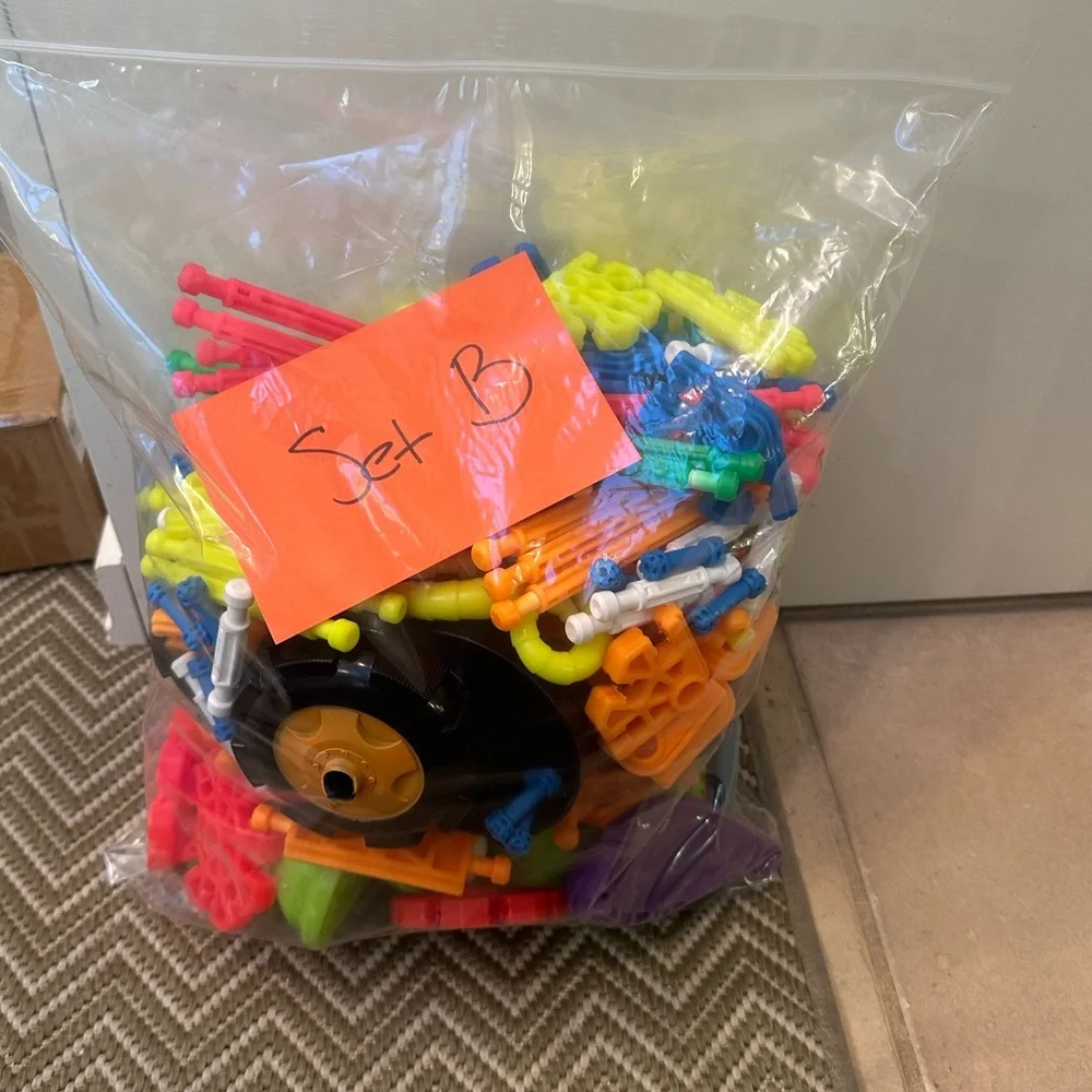 KNEX these kid