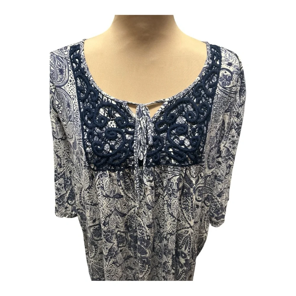 Catherines Blue & White Paisley Print Tunic Top Crochet Tie Yoke Neck 2X No Tag.