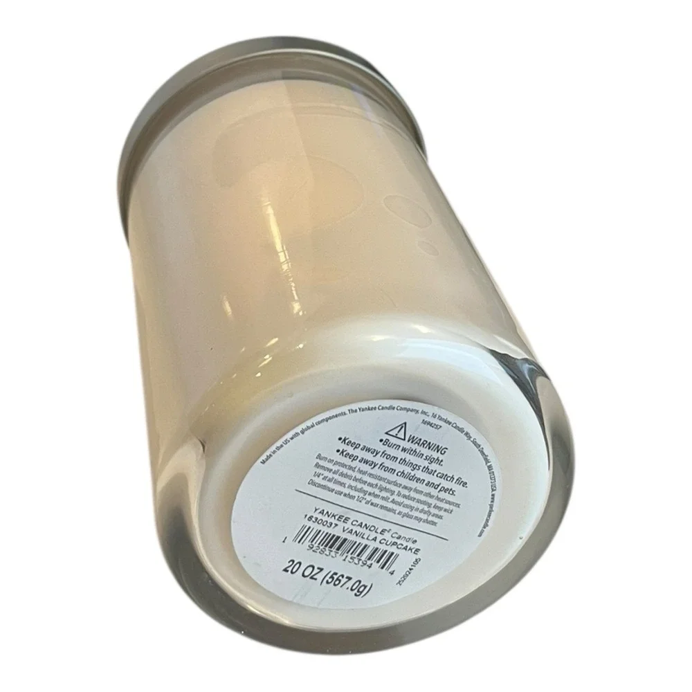 Yankee Candle Signature Large Tumbler Candle 20 oz- Vanilla Cupcake