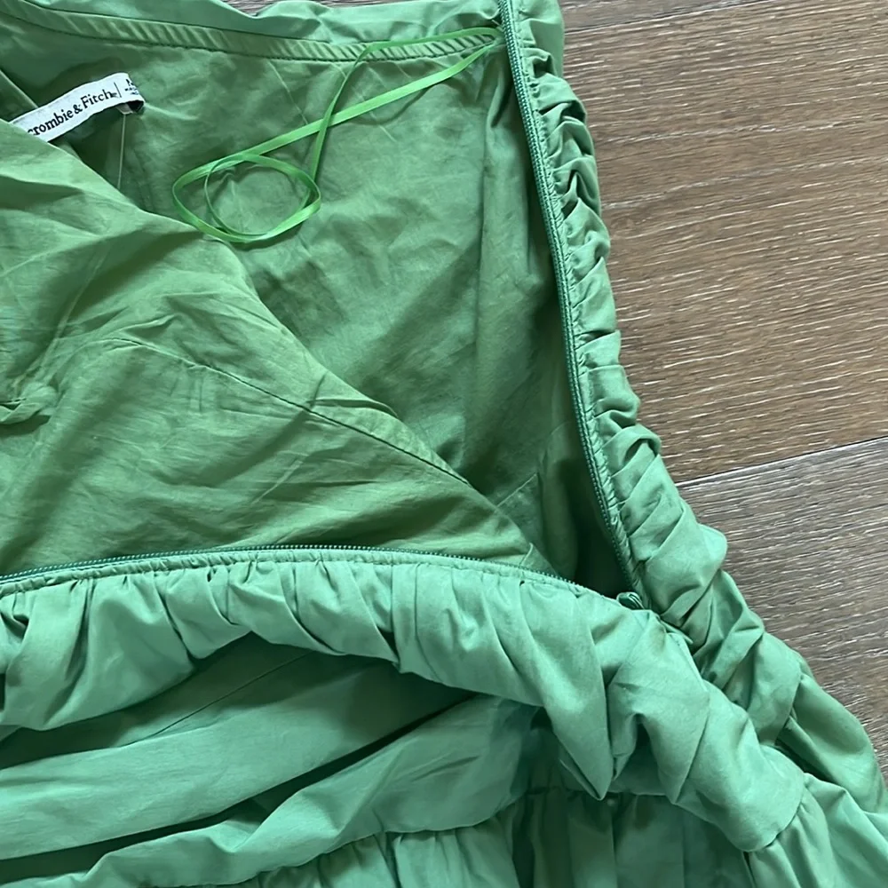 NWT Abercrombie & Fitch One-Shoulder Cutout Maxi Dress in Green size medium