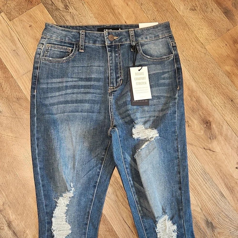 👖Cello High Rise Distressed Skinny Cropped Jeans