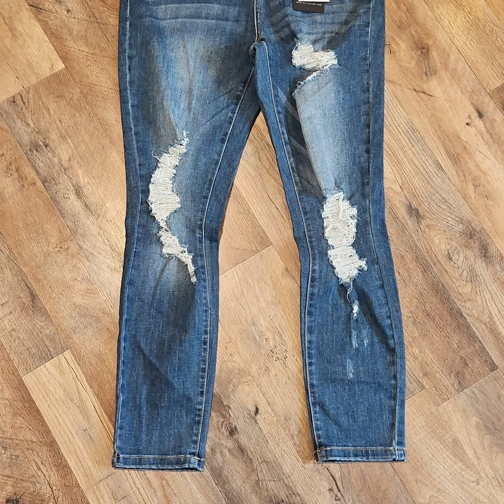 👖Cello High Rise Distressed Skinny Cropped Jeans