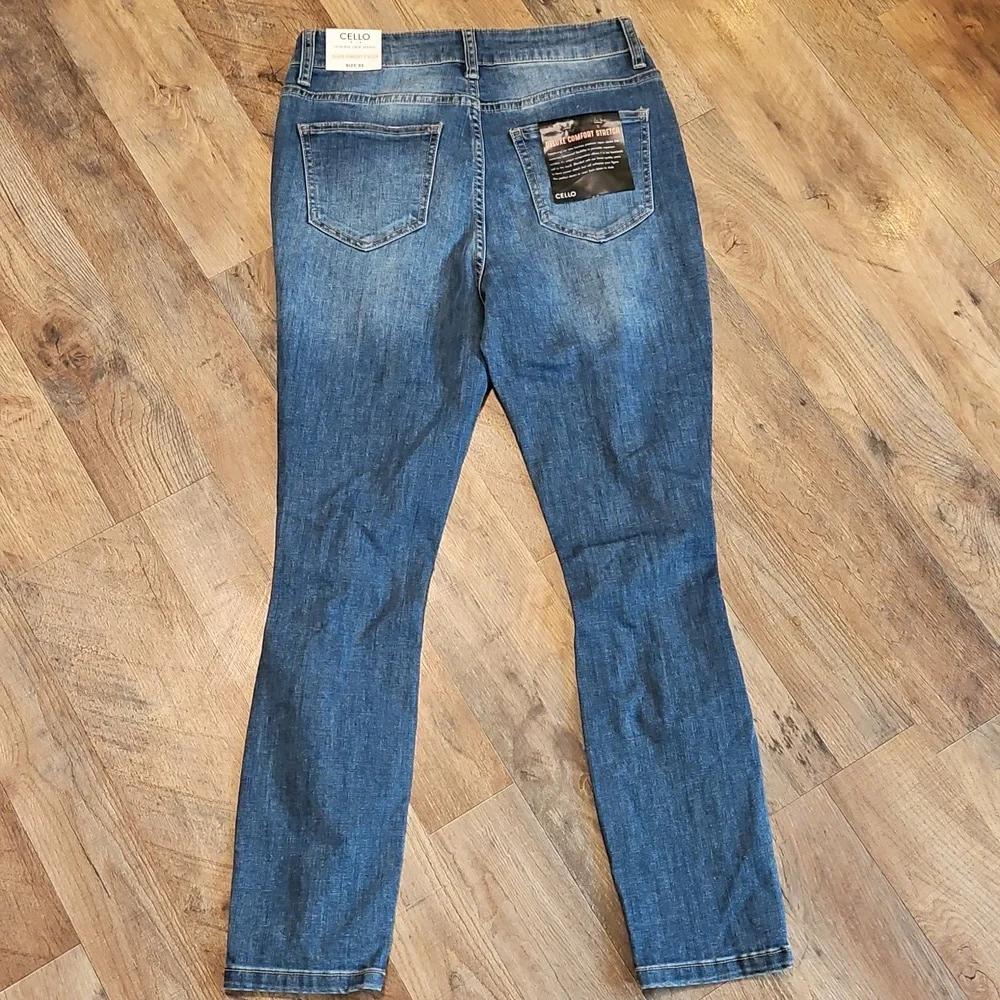 👖Cello High Rise Distressed Skinny Cropped Jeans