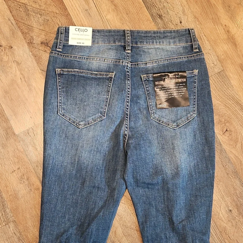 👖Cello High Rise Distressed Skinny Cropped Jeans