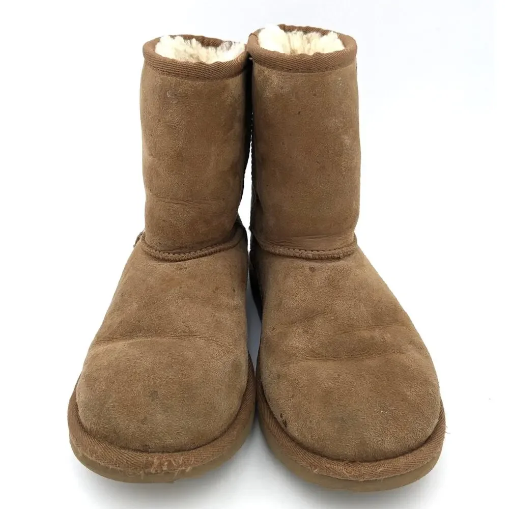 UGG Australia Classic Short II Winter Boots Kids' Chestnut Size US6 EU38