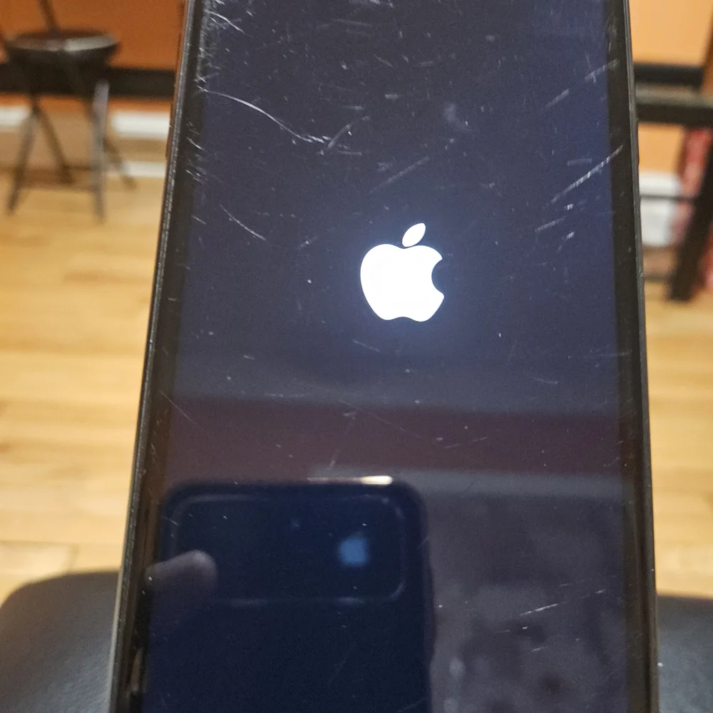 Apple iPhone XR 128GB - Sleek Black