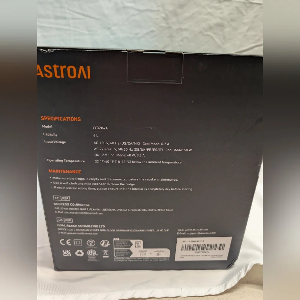 NIB AstroAI Mini Fridge White - 4L/6-Can Capacity - Perfect for Skincare!