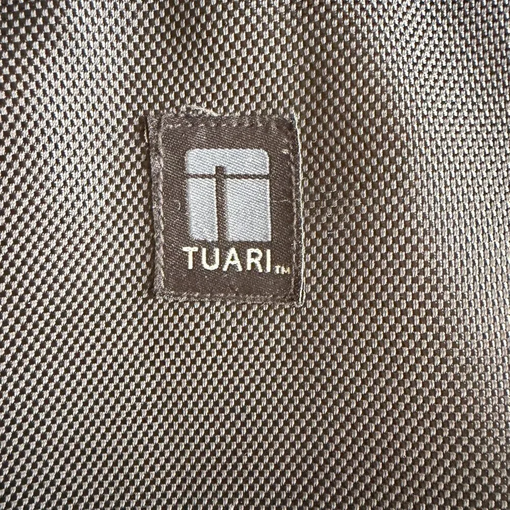Tuari black laptop