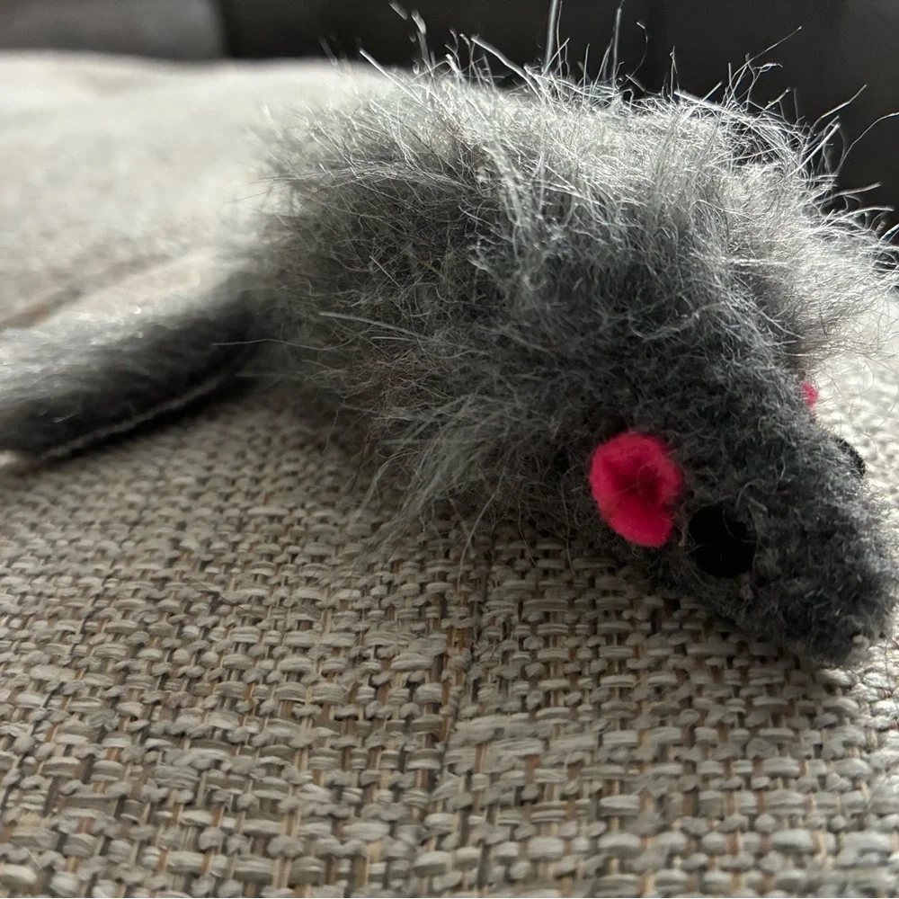 🩶🐭Oversized Gray Fuzzy Mouse Toy🐭🩶