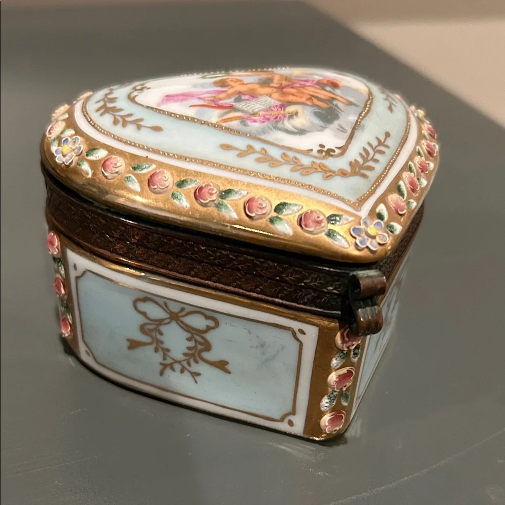 Heart-Shaped Porcelain Trinket Box