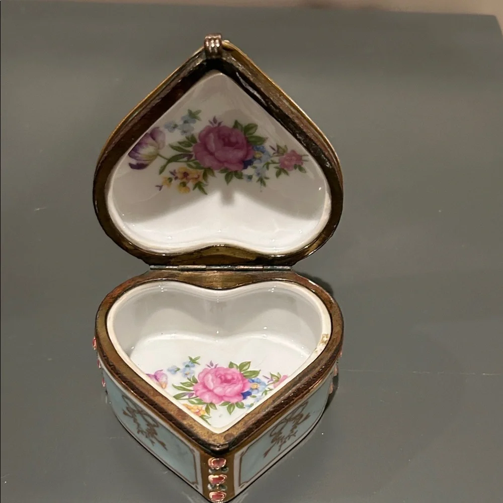 Heart-Shaped Porcelain Trinket Box