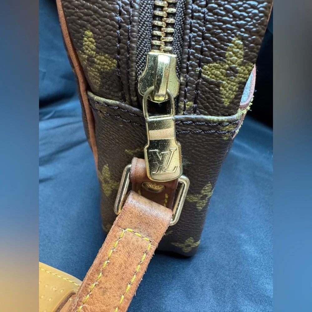 ‼️ SALE ‼️ Louis Vuitton LV Trocadero 23 Monogram Bag with COA
