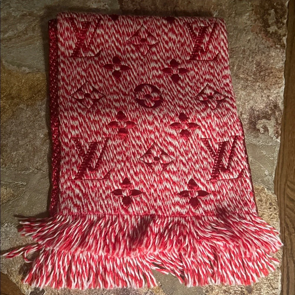 Louis Vuitton elegant scarf
