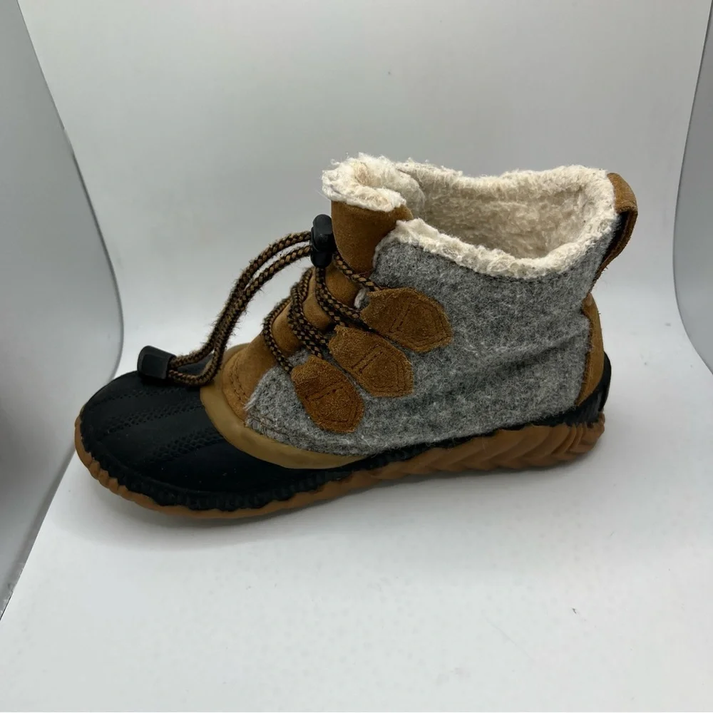 Sorel kids out