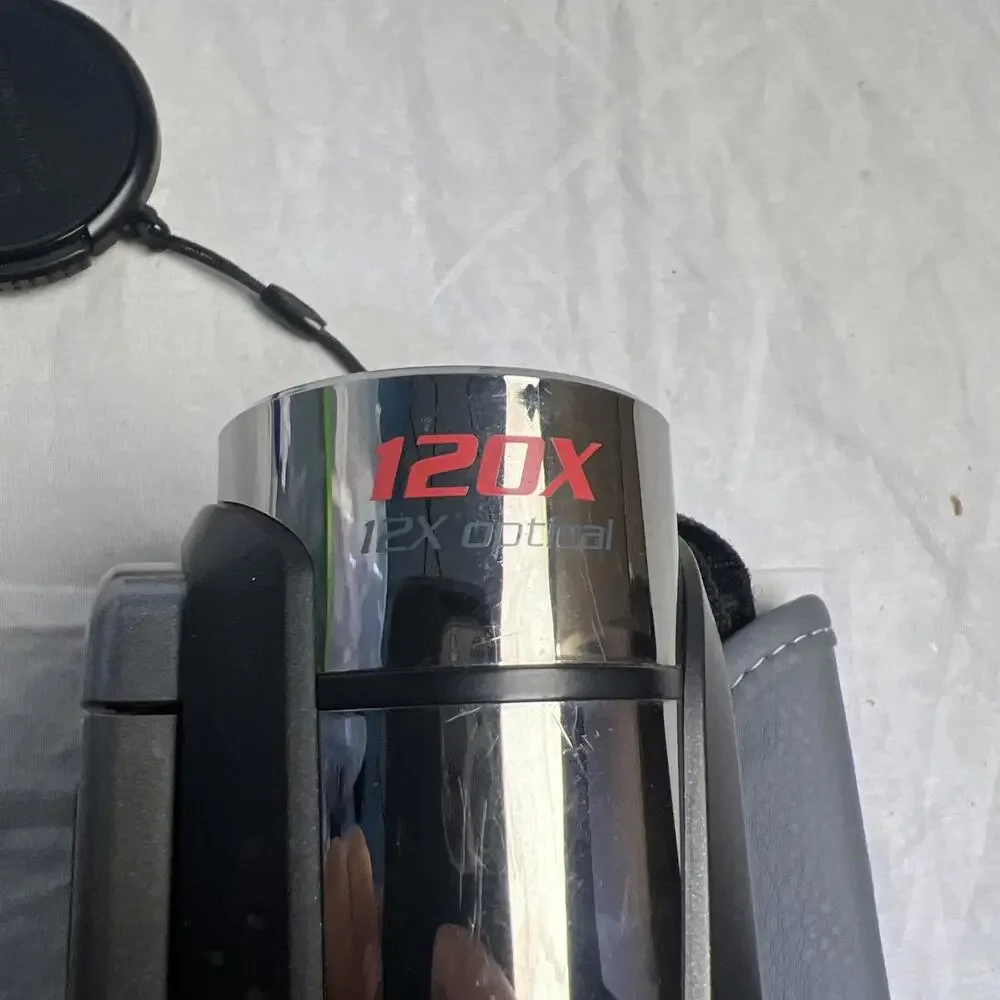 Aiptek VAZ2S DIGITAL VIDEO CAMCORDER 120X ZOOM W CHARGER CORD, MEMORY CARD & BOX