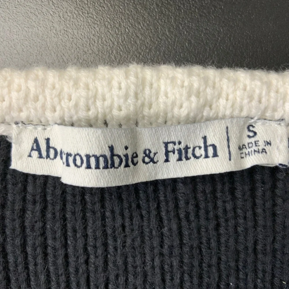 Abercrombie & Fitch outfit sleeveless