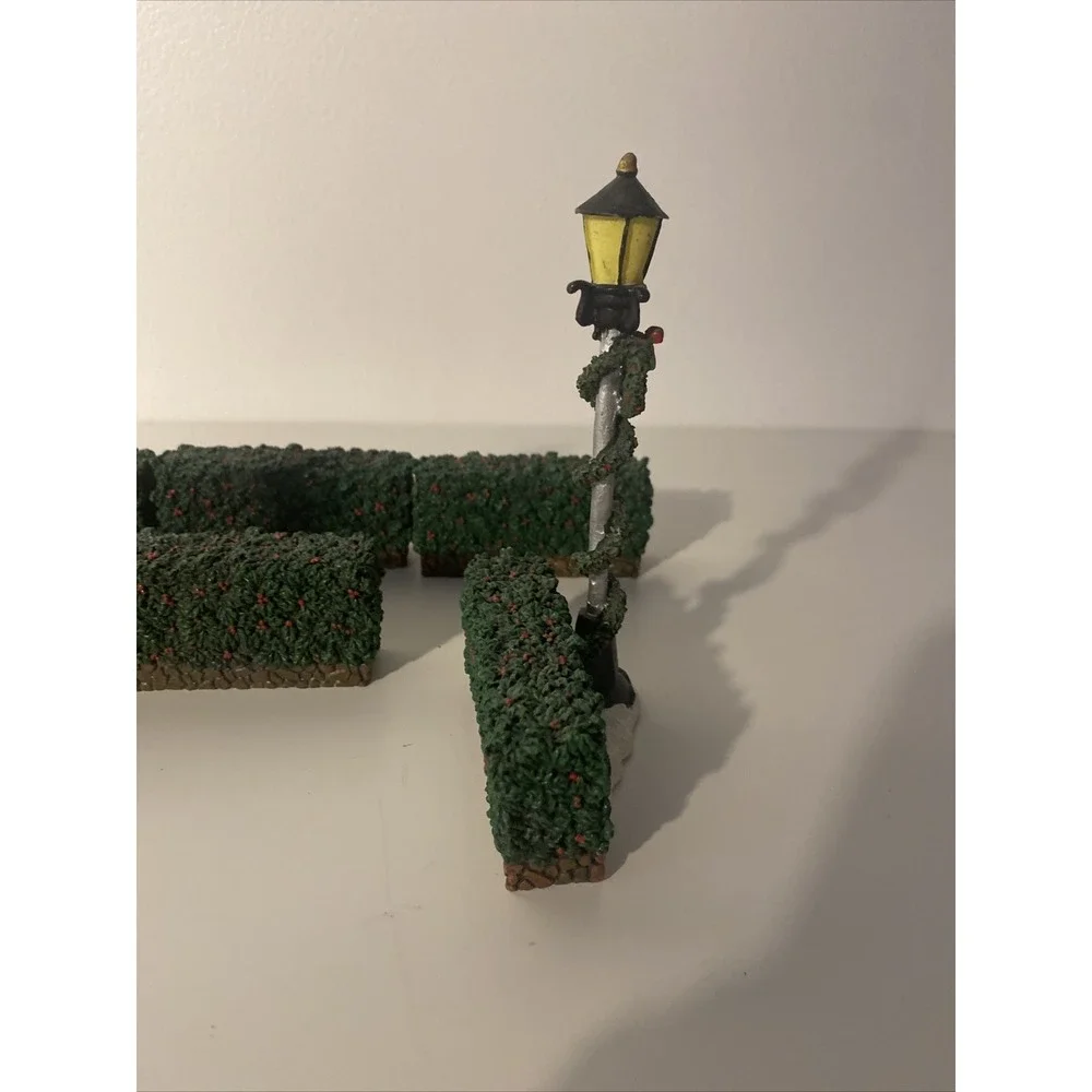St. Nicholas Square Street Lamp Post & Hedges Village Collection Set Of 6