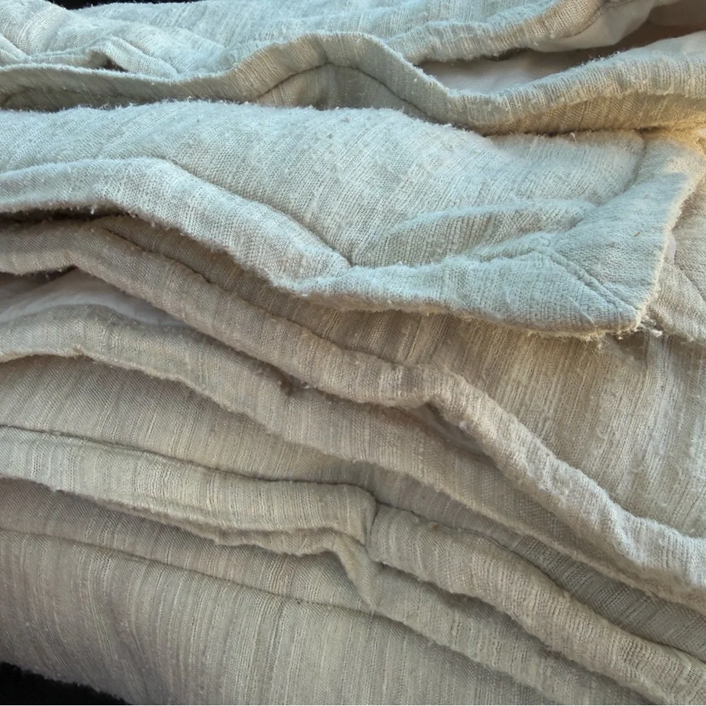 RH Raw Silk channel-stitched Quilt. Luxurious Cream Quilt F/Q Gently Used