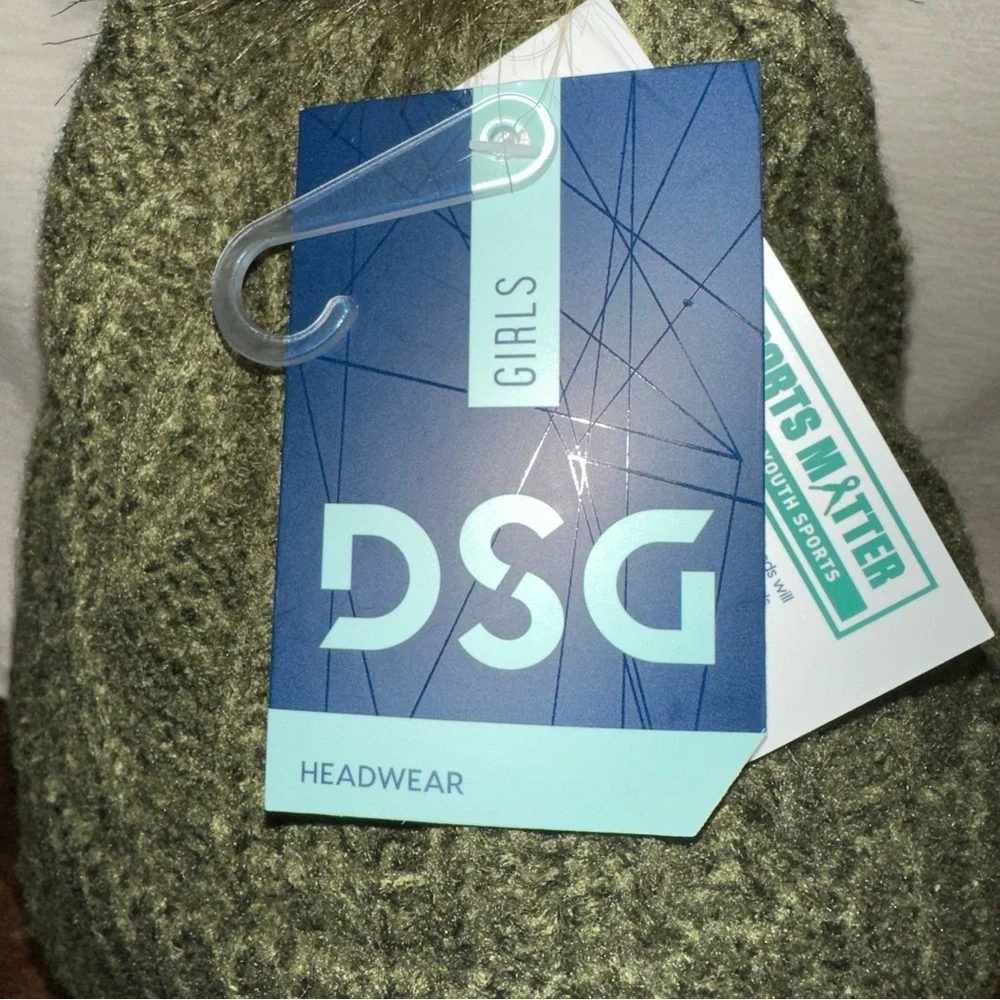 DSG hat girls