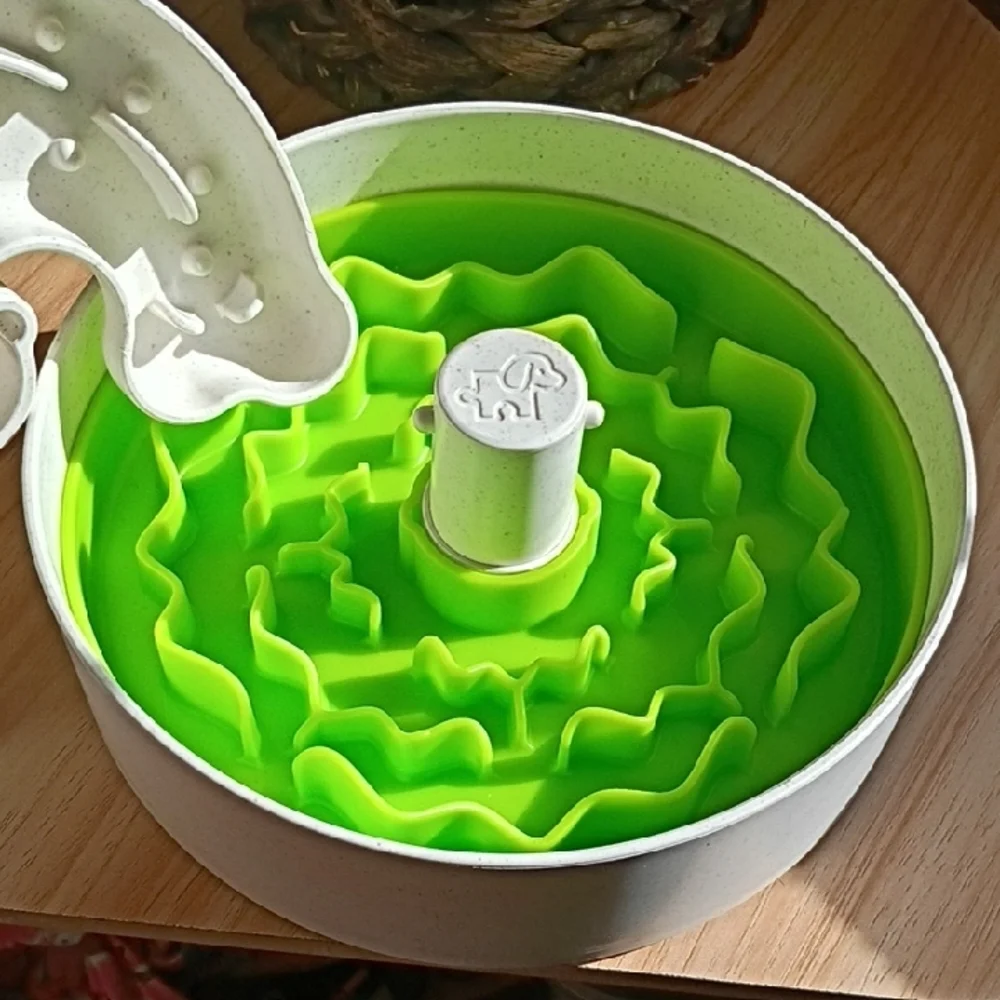 White and Green Alligator Puzzle Dog Feeder