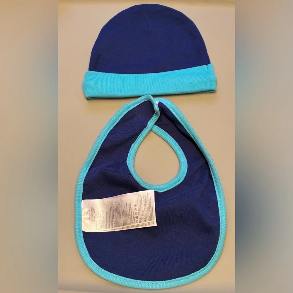 Nike adorable bib