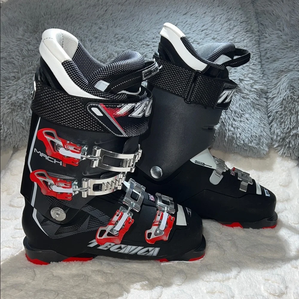 Tecnica Mach1 90 Men’s Black, Red, & White Ski Boots Size 25/25.5 300mm