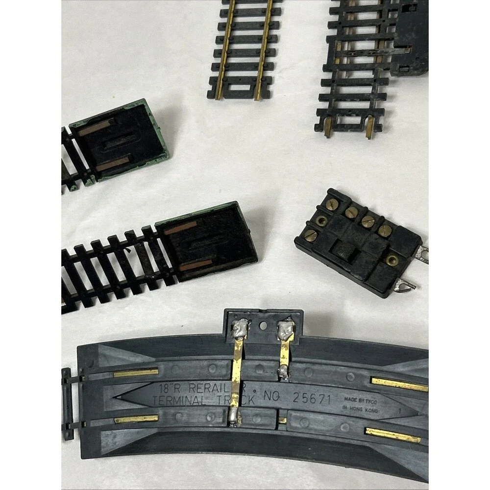 Tyco HO Train Tracks Lot Snap Turnout Switch Rerailer Curve Plasticville Tractor