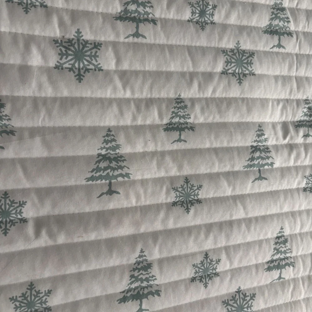The Unbranded Brand queen winter