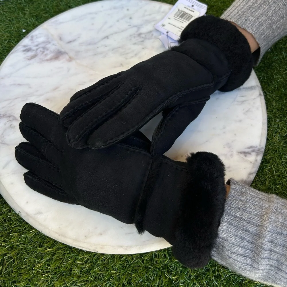 UGG gloves see spain
