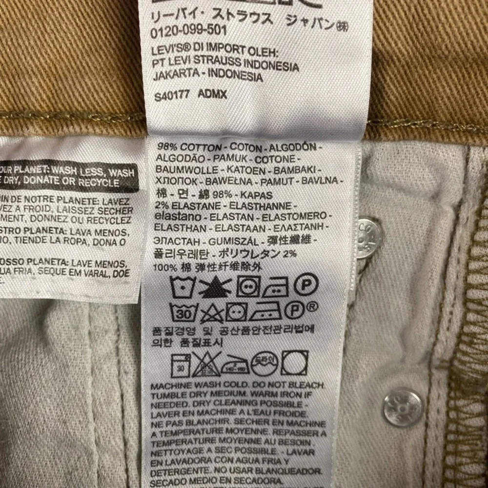 Levis distressed scuff