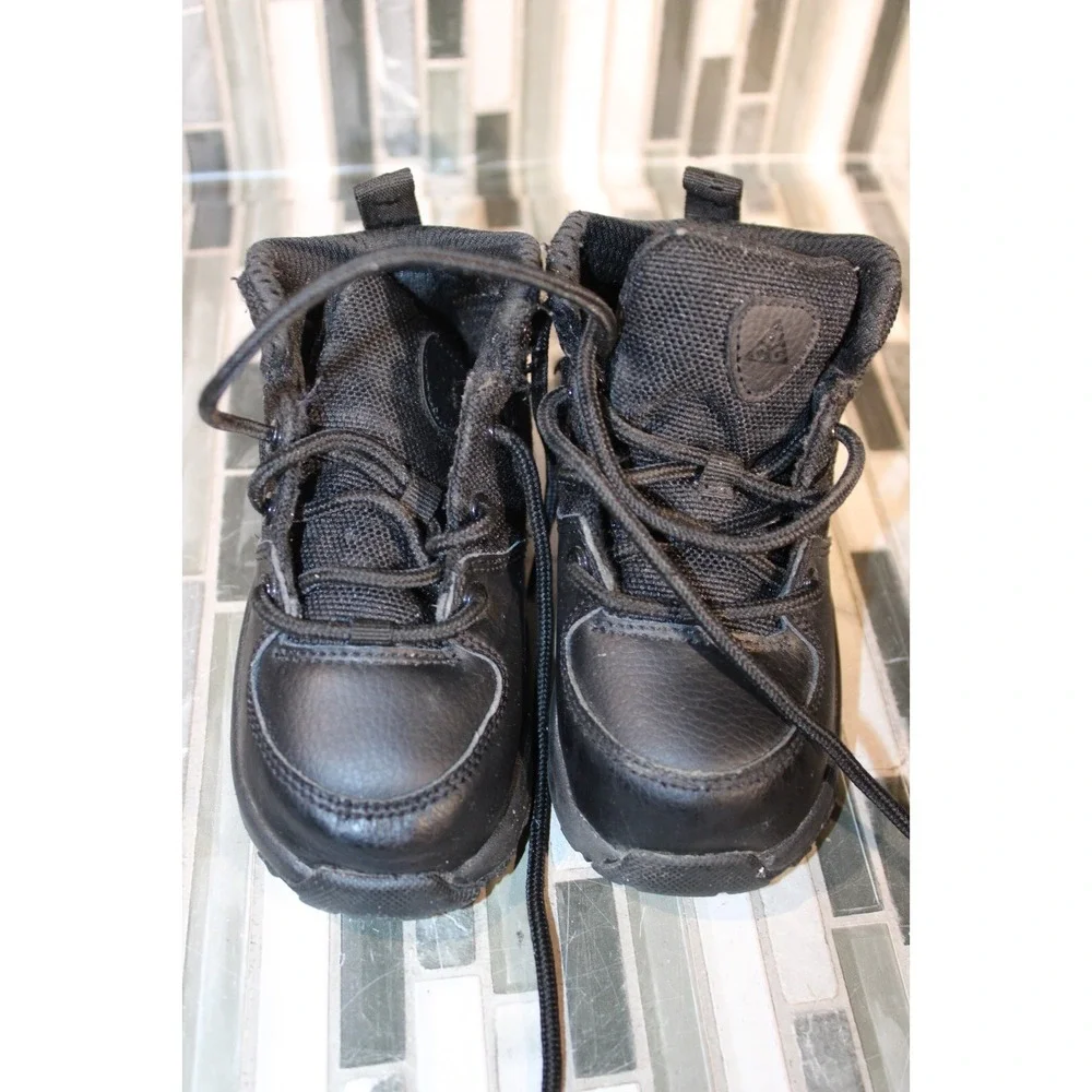 Nike acg manoa