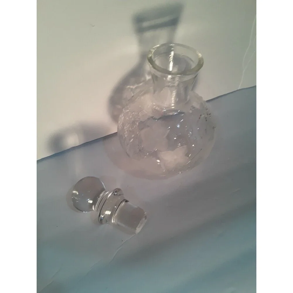 Classic Etched Decanter With Stopper