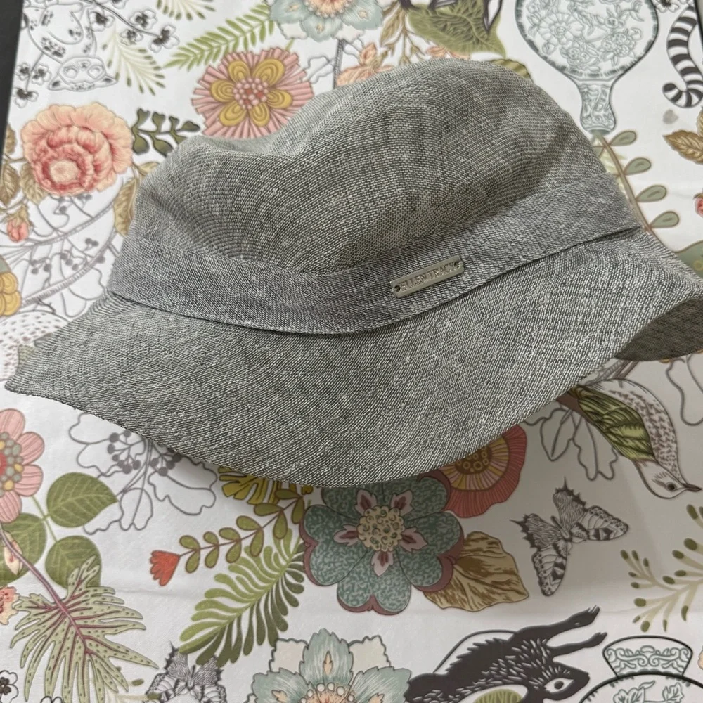 Ellen Tracy elegant gray