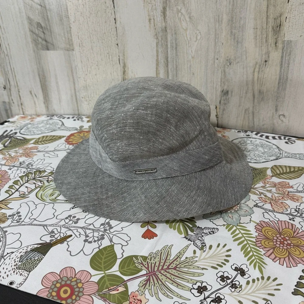 Ellen Tracy elegant gray