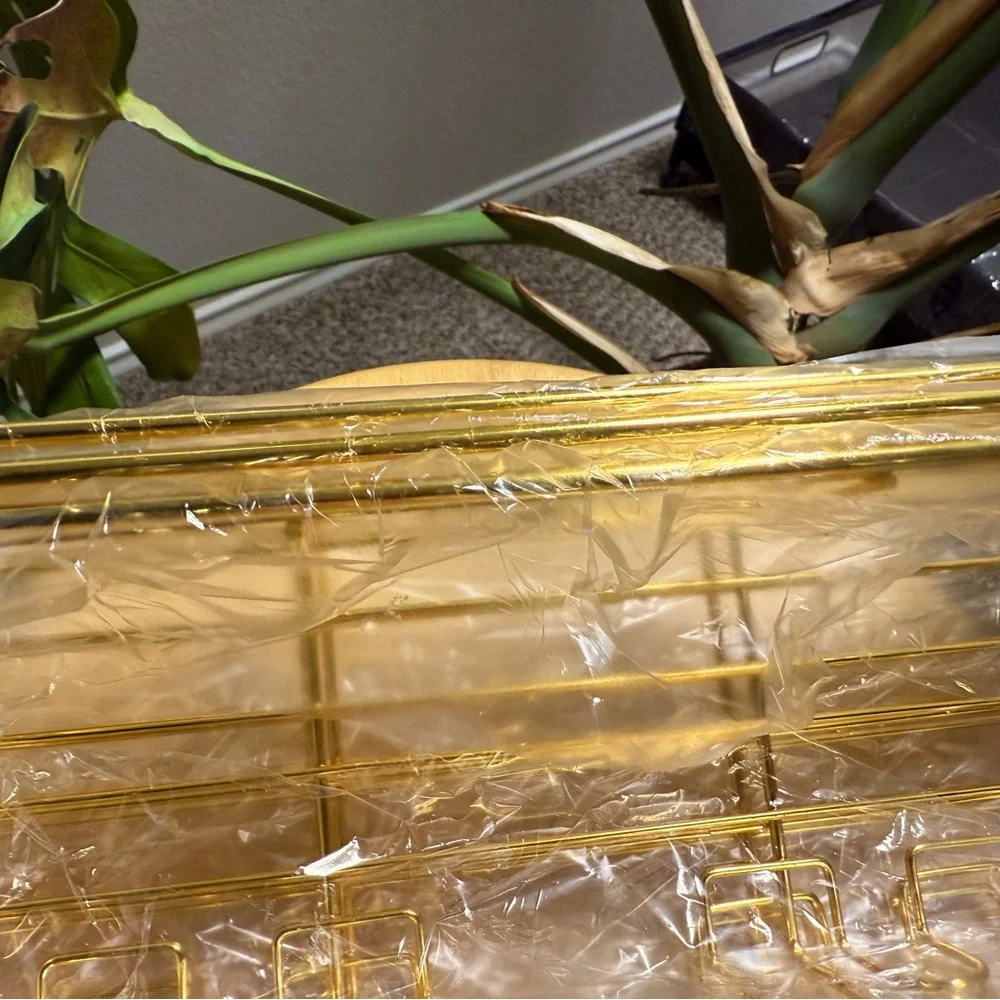 N/A elegant gold