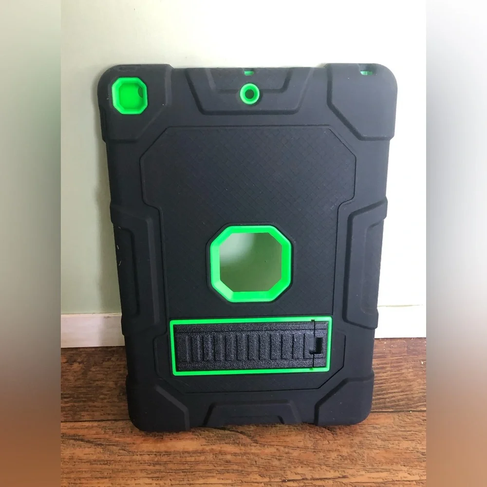 Apple iPad 6th gen otter box case green black hard shell NO SCREEN protector