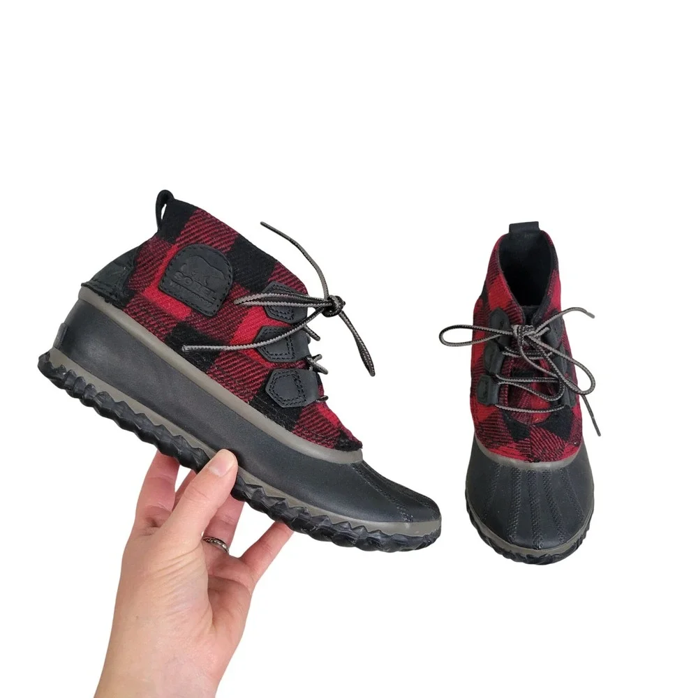 Sorel Out N About Duck Boots‎ Buffalo Plaid Size 7 Black Red