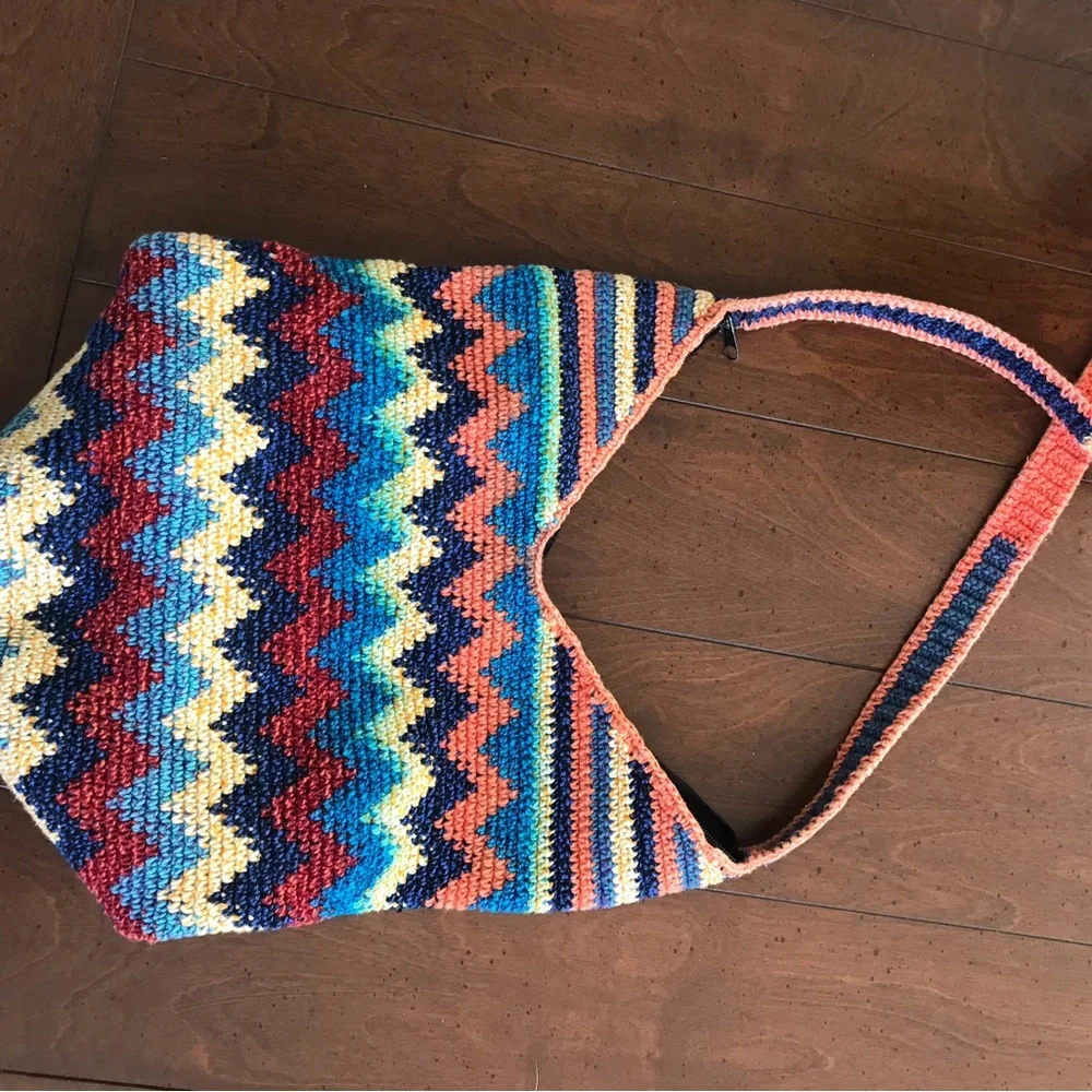 Source Unknown zigzag casual