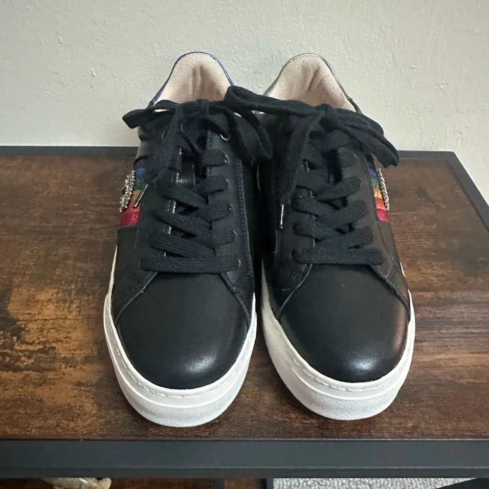 Kurt Geiger chic black