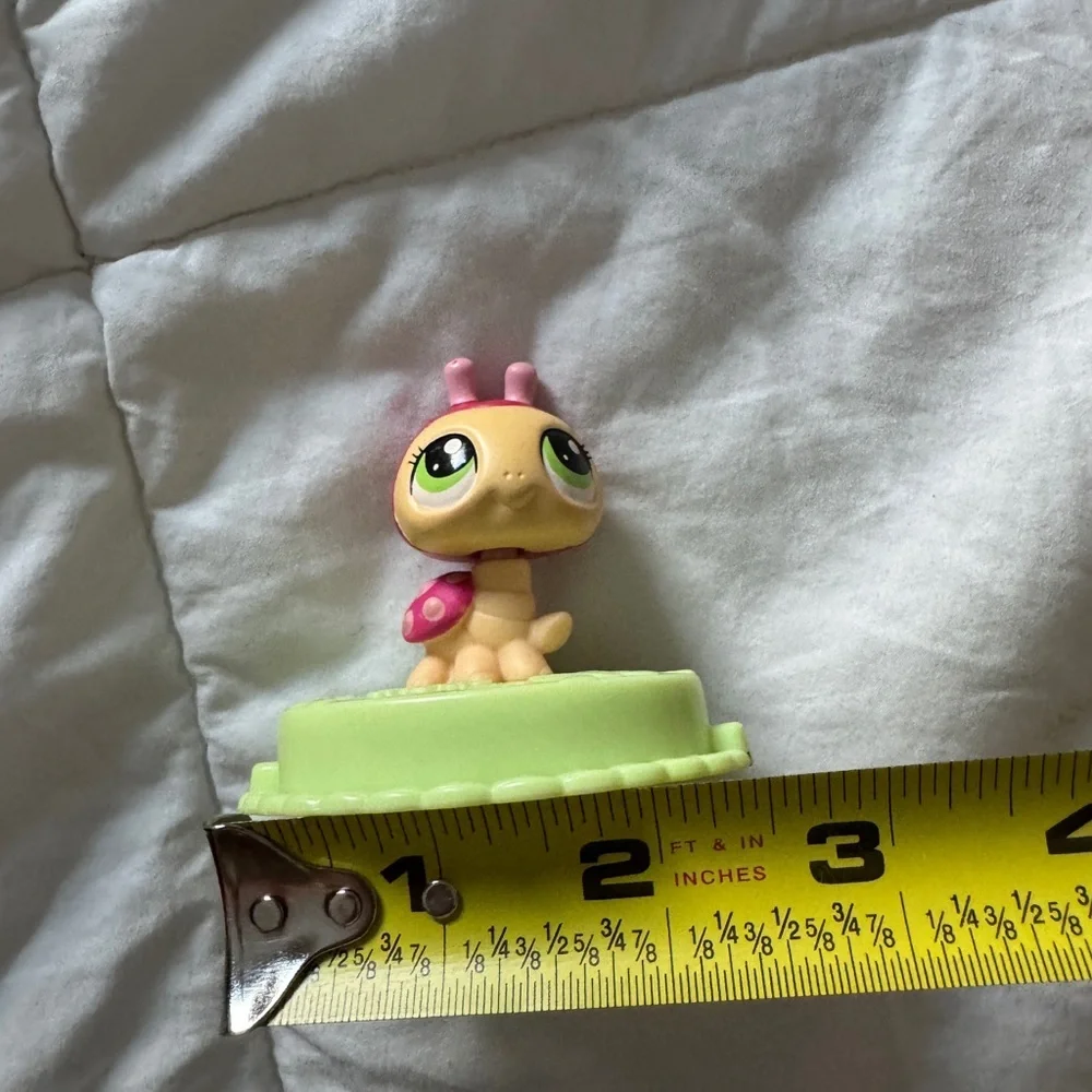 Littlest Pet Shop Figure Collectible LPS Mini Toy Pink Green Base